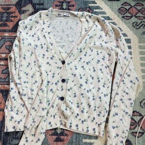 Zara Cream and Blue Floral Button Down Cardigan
